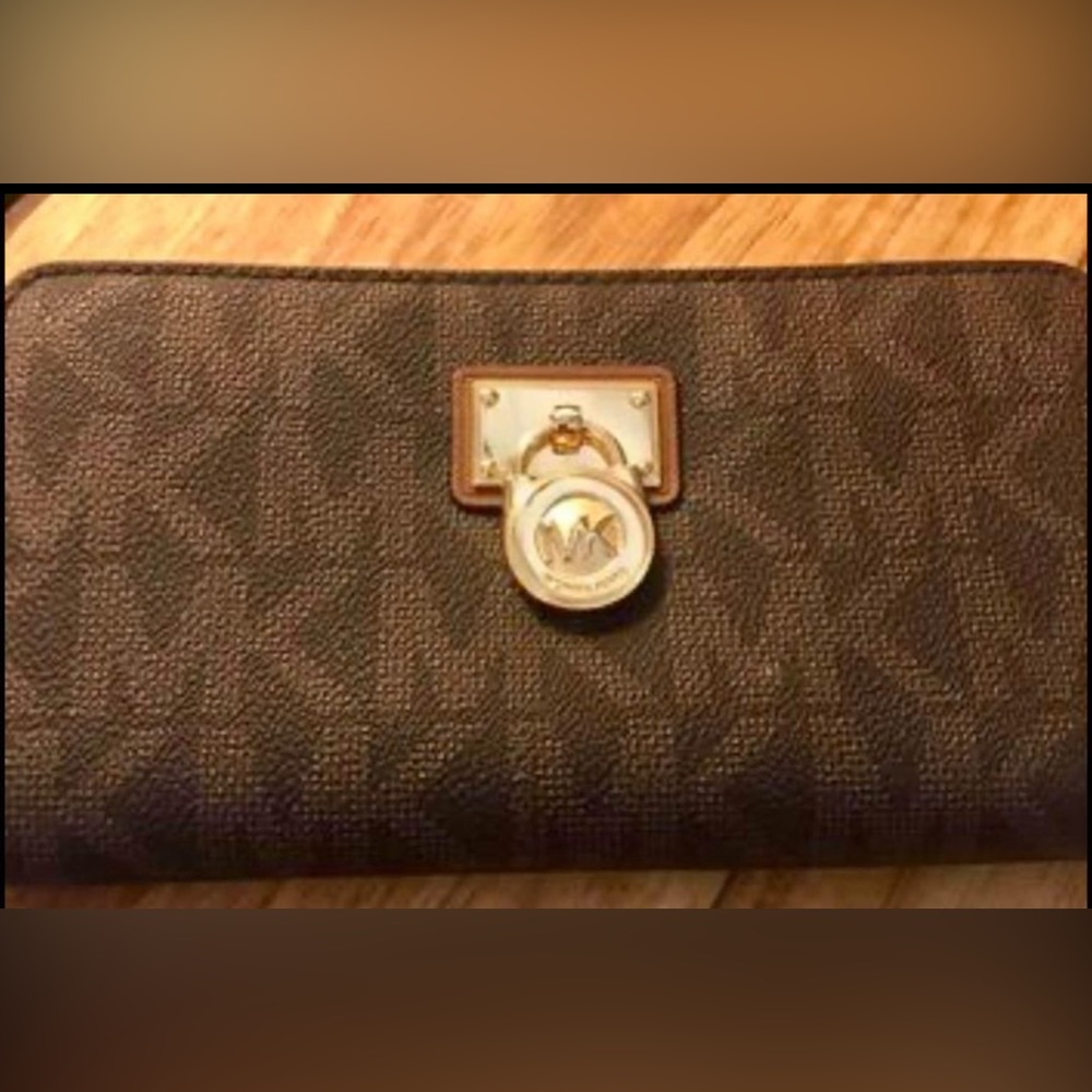 Michael Kors wallet